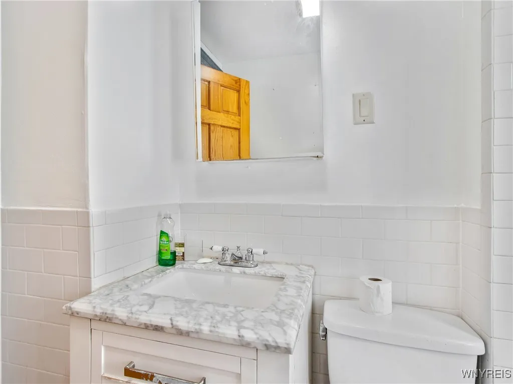 376 Ontario Street, Buffalo, New York 14207, Buffalo, New York 14207, 6 Bedrooms Bedrooms, ,2 BathroomsBathrooms,Residential,For Sale,376 Ontario Street, Buffalo, New York 14207,0,B1649877