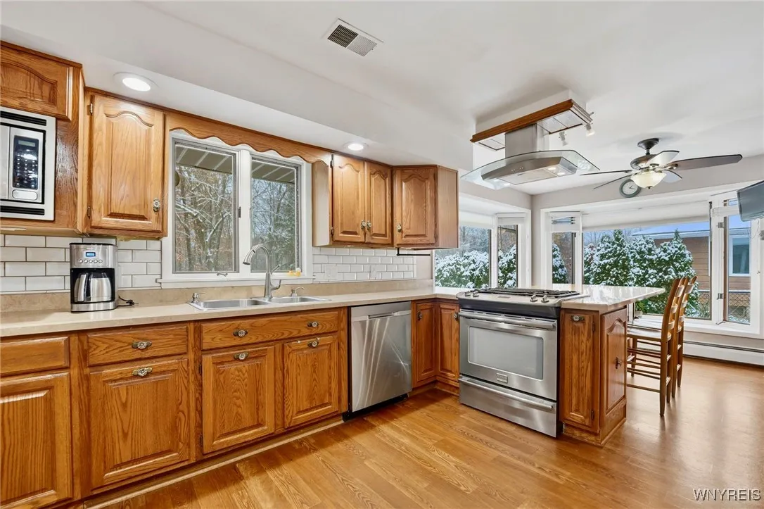 6630 Brookside Drive, Hamburg, New York 14075, Hamburg, New York 14075, 3 Bedrooms Bedrooms, 8 Rooms Rooms,3 BathroomsBathrooms,Residential,For Sale,6630 Brookside Drive, Hamburg, New York 14075,0,B1650325