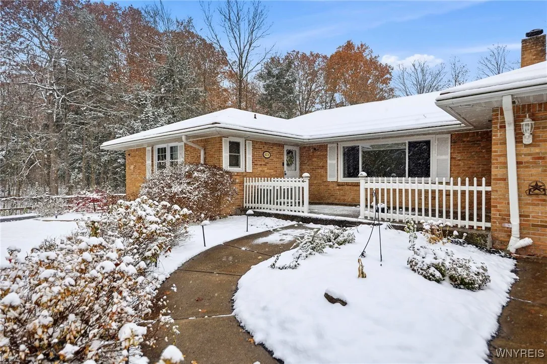 6630 Brookside Drive, Hamburg, New York 14075, Hamburg, New York 14075, 3 Bedrooms Bedrooms, 8 Rooms Rooms,3 BathroomsBathrooms,Residential,For Sale,6630 Brookside Drive, Hamburg, New York 14075,0,B1650325