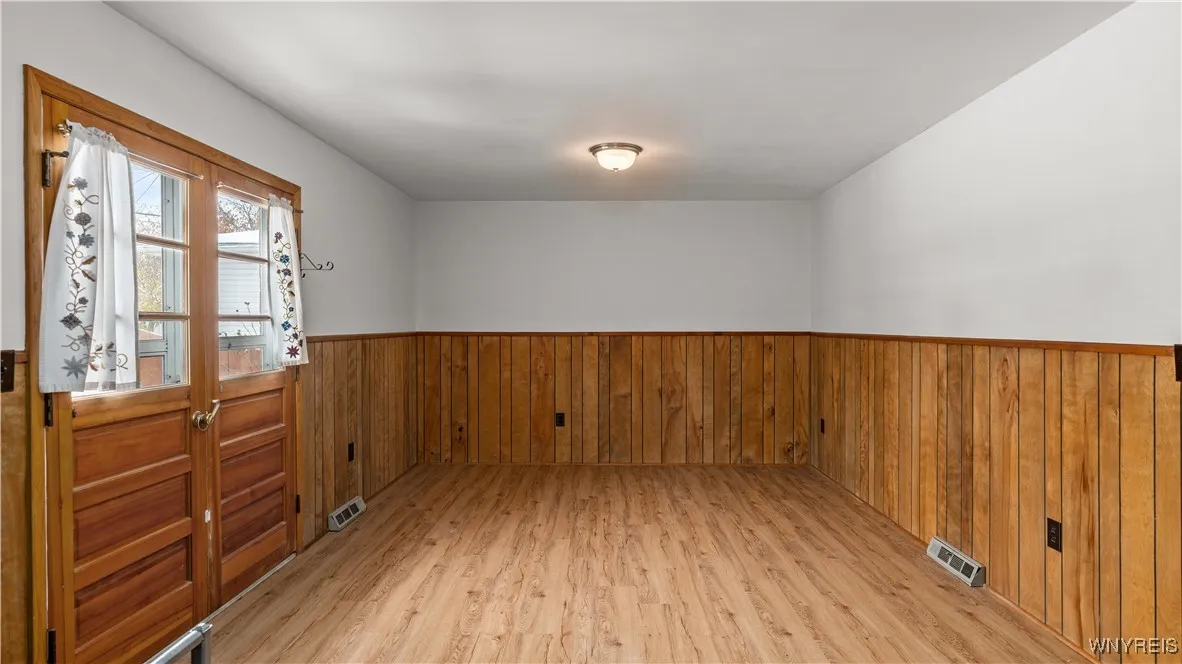 59 Cresthaven Drive, West Seneca, New York 14224, West Seneca, New York 14224, 3 Bedrooms Bedrooms, 8 Rooms Rooms,1 BathroomBathrooms,Residential,For Sale,59 Cresthaven Drive, West Seneca, New York 14224,0,B1650308