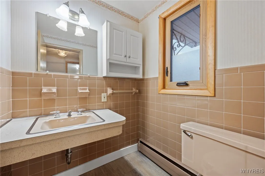 162 Red Oak Drive, Amherst, New York 14221, Amherst, New York 14221, 3 Bedrooms Bedrooms, 5 Rooms Rooms,1 BathroomBathrooms,Residential,For Sale,162 Red Oak Drive, Amherst, New York 14221,0,B1650320