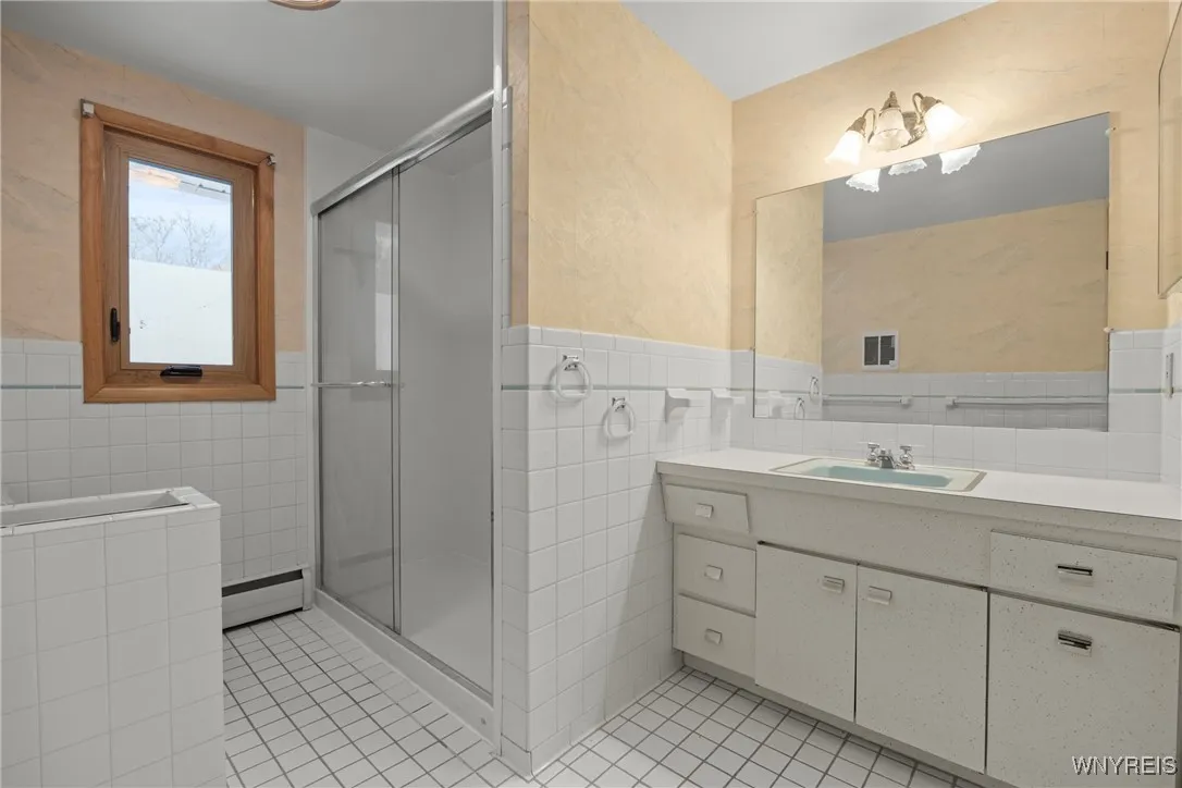 162 Red Oak Drive, Amherst, New York 14221, Amherst, New York 14221, 3 Bedrooms Bedrooms, 5 Rooms Rooms,1 BathroomBathrooms,Residential,For Sale,162 Red Oak Drive, Amherst, New York 14221,0,B1650320