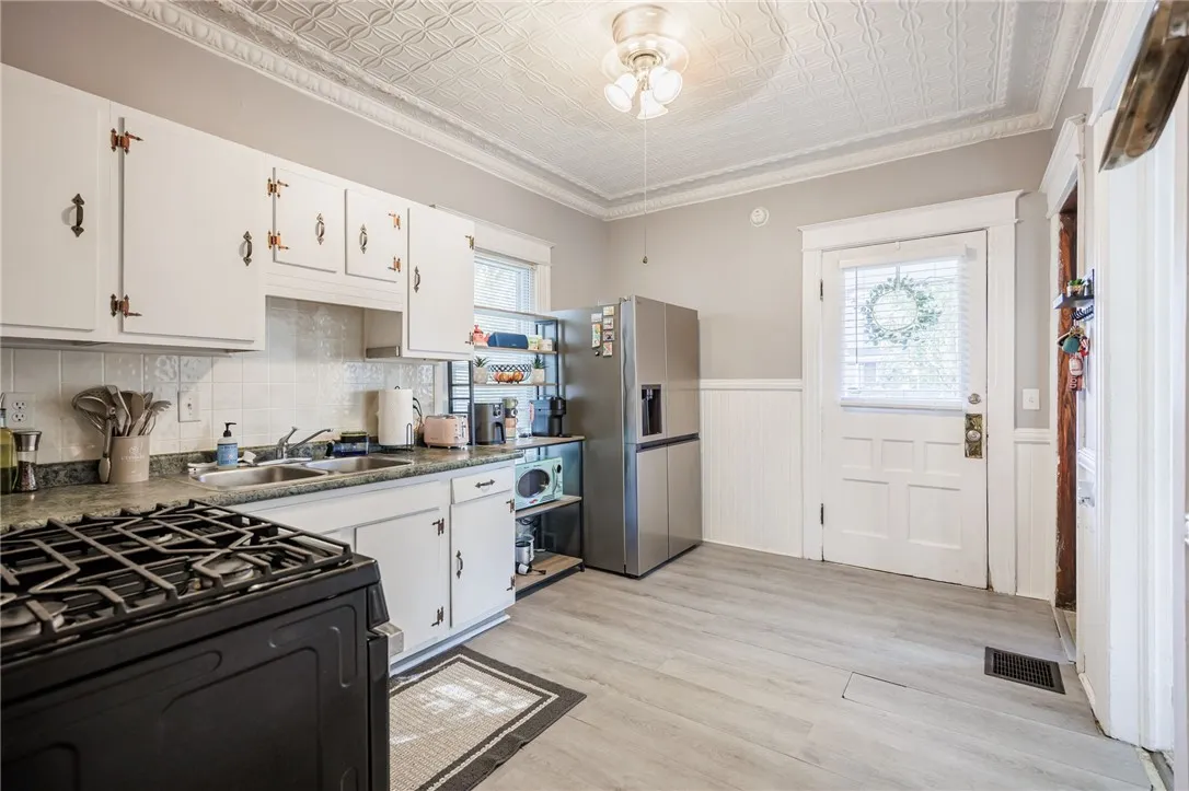 890 South Goodman Street, Rochester, New York 1462, Rochester, New York 14620, 4 Bedrooms Bedrooms, 9 Rooms Rooms,2 BathroomsBathrooms,Residential,For Sale,890 South Goodman Street, Rochester, New York 1462,0,R1644557