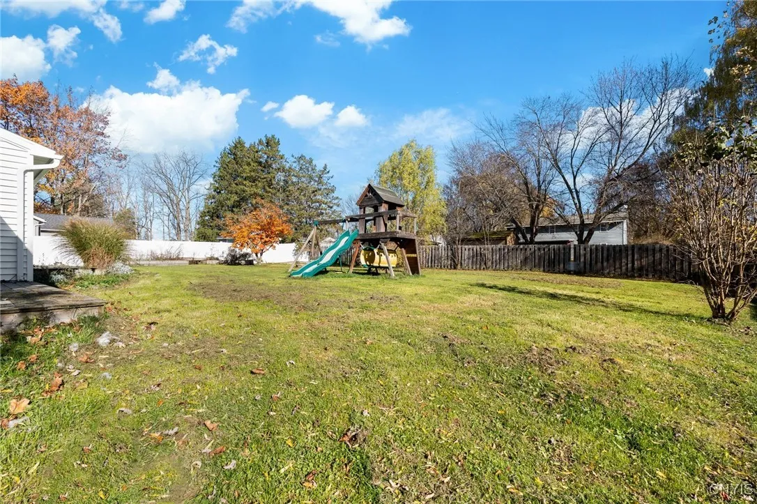 9396 Woodlawn Drive, Cicero, New York 13029, Cicero, New York 13029, 4 Bedrooms Bedrooms, 12 Rooms Rooms,1 BathroomBathrooms,Residential,For Sale,9396 Woodlawn Drive, Cicero, New York 13029,0,S1646000