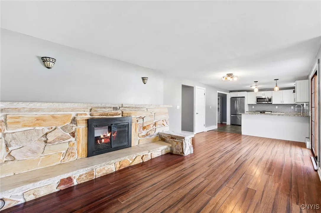 9396 Woodlawn Drive, Cicero, New York 13029, Cicero, New York 13029, 4 Bedrooms Bedrooms, 12 Rooms Rooms,1 BathroomBathrooms,Residential,For Sale,9396 Woodlawn Drive, Cicero, New York 13029,0,S1646000