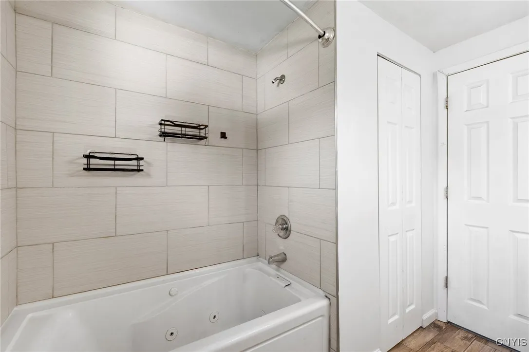 9396 Woodlawn Drive, Cicero, New York 13029, Cicero, New York 13029, 4 Bedrooms Bedrooms, 12 Rooms Rooms,1 BathroomBathrooms,Residential,For Sale,9396 Woodlawn Drive, Cicero, New York 13029,0,S1646000