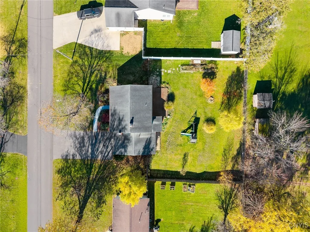 9396 Woodlawn Drive, Cicero, New York 13029, Cicero, New York 13029, 4 Bedrooms Bedrooms, 12 Rooms Rooms,1 BathroomBathrooms,Residential,For Sale,9396 Woodlawn Drive, Cicero, New York 13029,0,S1646000