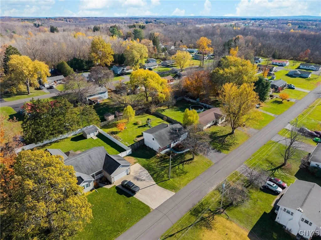 9396 Woodlawn Drive, Cicero, New York 13029, Cicero, New York 13029, 4 Bedrooms Bedrooms, 12 Rooms Rooms,1 BathroomBathrooms,Residential,For Sale,9396 Woodlawn Drive, Cicero, New York 13029,0,S1646000