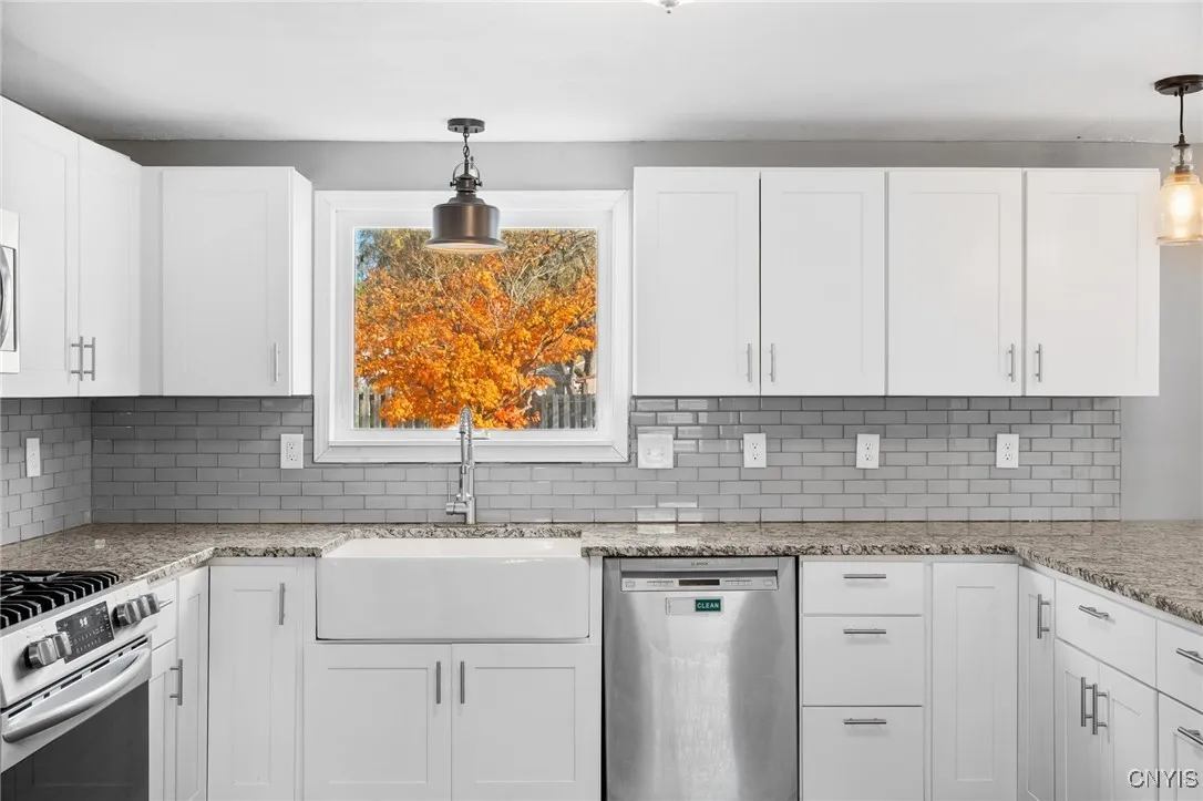 9396 Woodlawn Drive, Cicero, New York 13029, Cicero, New York 13029, 4 Bedrooms Bedrooms, 12 Rooms Rooms,1 BathroomBathrooms,Residential,For Sale,9396 Woodlawn Drive, Cicero, New York 13029,0,S1646000