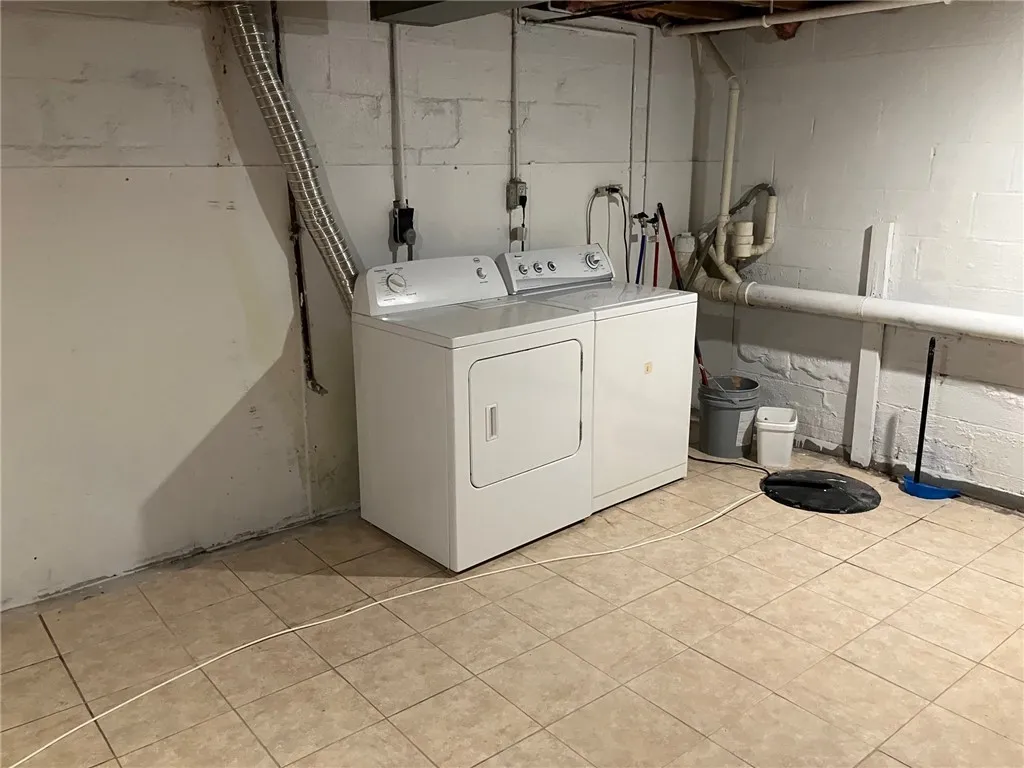 553 French Road, Brighton, New York 14618, Brighton, New York 14618, 2 Bedrooms Bedrooms, 5 Rooms Rooms,1 BathroomBathrooms,Residential Lease,For Rent,553 French Road, Brighton, New York 14618,0,R1650298