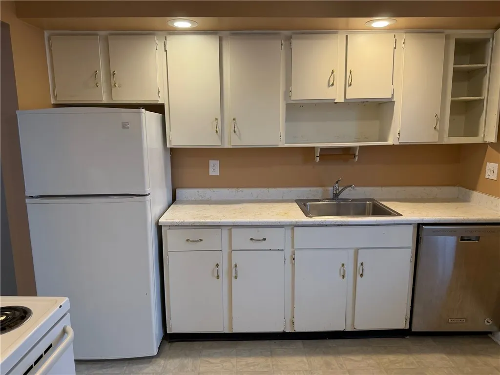 553 French Road, Brighton, New York 14618, Brighton, New York 14618, 2 Bedrooms Bedrooms, 5 Rooms Rooms,1 BathroomBathrooms,Residential Lease,For Rent,553 French Road, Brighton, New York 14618,0,R1650298