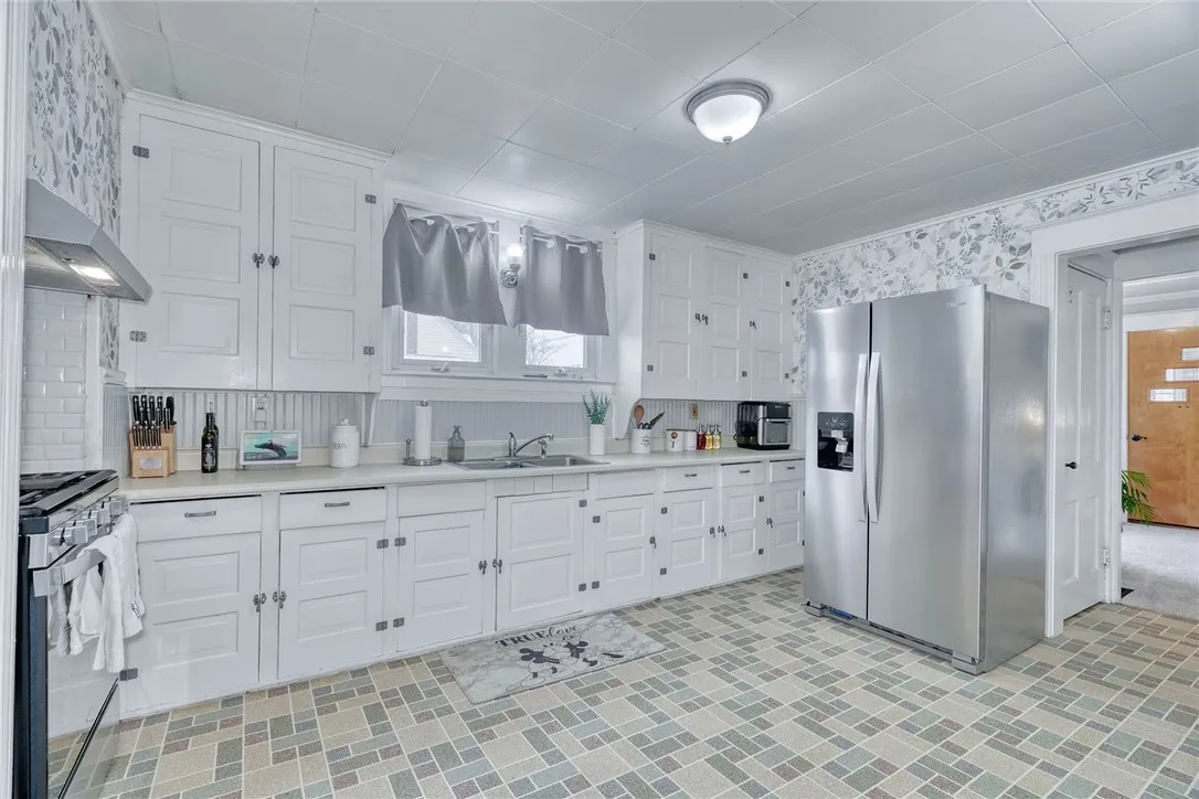 113 W Main Street, Manchester, New York 14548, Manchester, New York 14548, 3 Bedrooms Bedrooms, 6 Rooms Rooms,1 BathroomBathrooms,Residential,For Sale,113 W Main Street, Manchester, New York 14548,0,R1650037