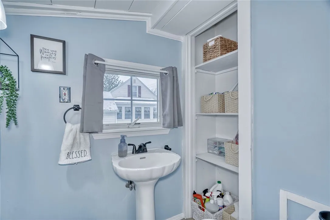 113 W Main Street, Manchester, New York 14548, Manchester, New York 14548, 3 Bedrooms Bedrooms, 6 Rooms Rooms,1 BathroomBathrooms,Residential,For Sale,113 W Main Street, Manchester, New York 14548,0,R1650037