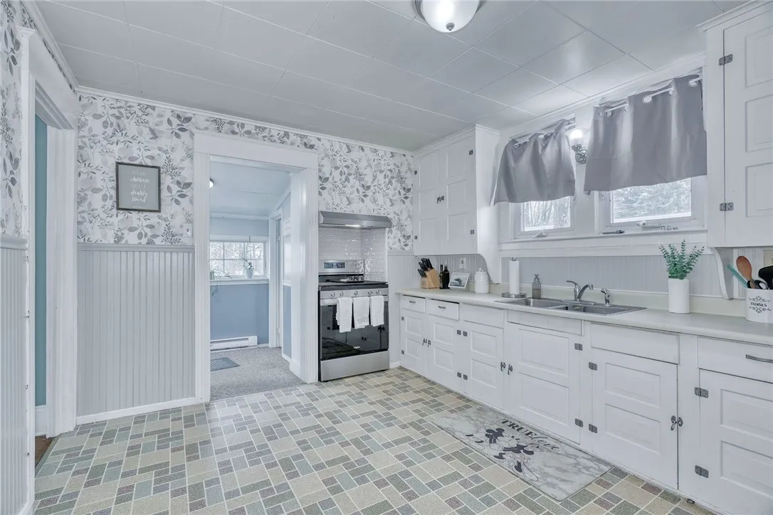 113 W Main Street, Manchester, New York 14548, Manchester, New York 14548, 3 Bedrooms Bedrooms, 6 Rooms Rooms,1 BathroomBathrooms,Residential,For Sale,113 W Main Street, Manchester, New York 14548,0,R1650037