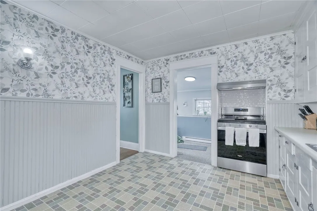 113 W Main Street, Manchester, New York 14548, Manchester, New York 14548, 3 Bedrooms Bedrooms, 6 Rooms Rooms,1 BathroomBathrooms,Residential,For Sale,113 W Main Street, Manchester, New York 14548,0,R1650037