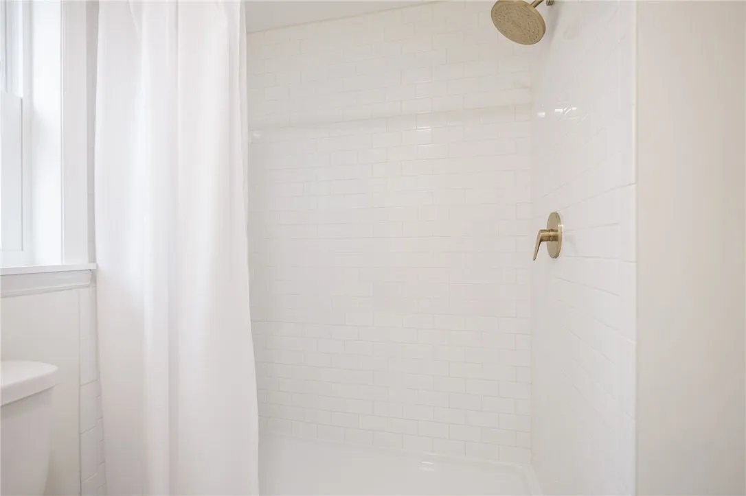 351 Monroe Wayne County Line Road, Perinton, New Y, Perinton, New York 14502, 4 Bedrooms Bedrooms, 8 Rooms Rooms,2 BathroomsBathrooms,Residential,For Sale,351 Monroe Wayne County Line Road, Perinton, New Y,0,R1650147