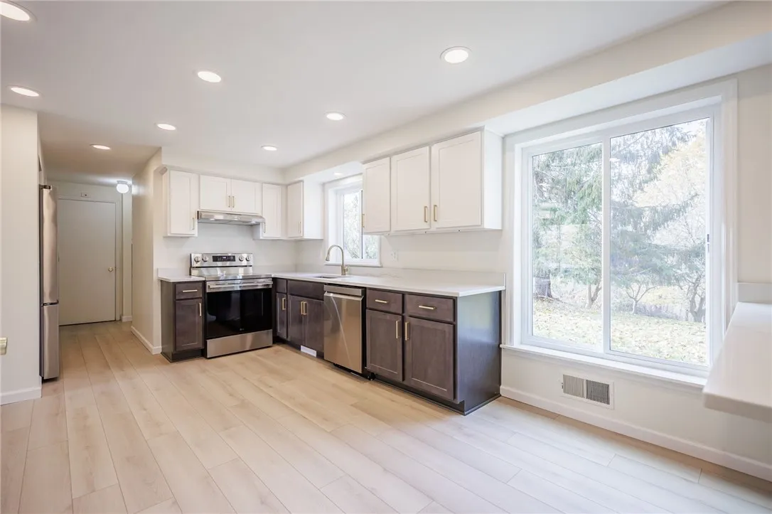 351 Monroe Wayne County Line Road, Perinton, New Y, Perinton, New York 14502, 4 Bedrooms Bedrooms, 8 Rooms Rooms,2 BathroomsBathrooms,Residential,For Sale,351 Monroe Wayne County Line Road, Perinton, New Y,0,R1650147