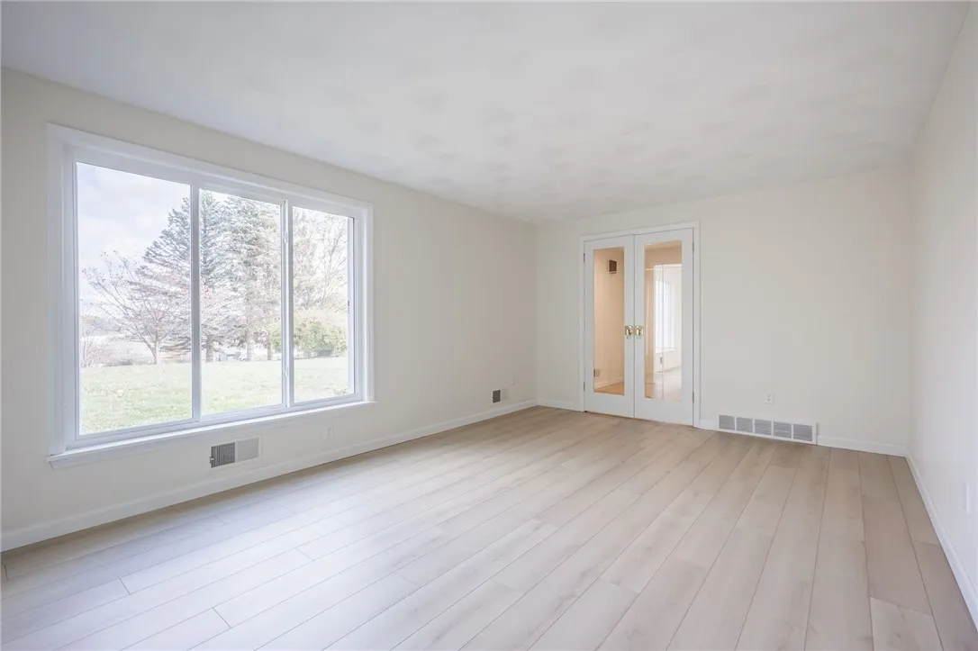 351 Monroe Wayne County Line Road, Perinton, New Y, Perinton, New York 14502, 4 Bedrooms Bedrooms, 8 Rooms Rooms,2 BathroomsBathrooms,Residential,For Sale,351 Monroe Wayne County Line Road, Perinton, New Y,0,R1650147