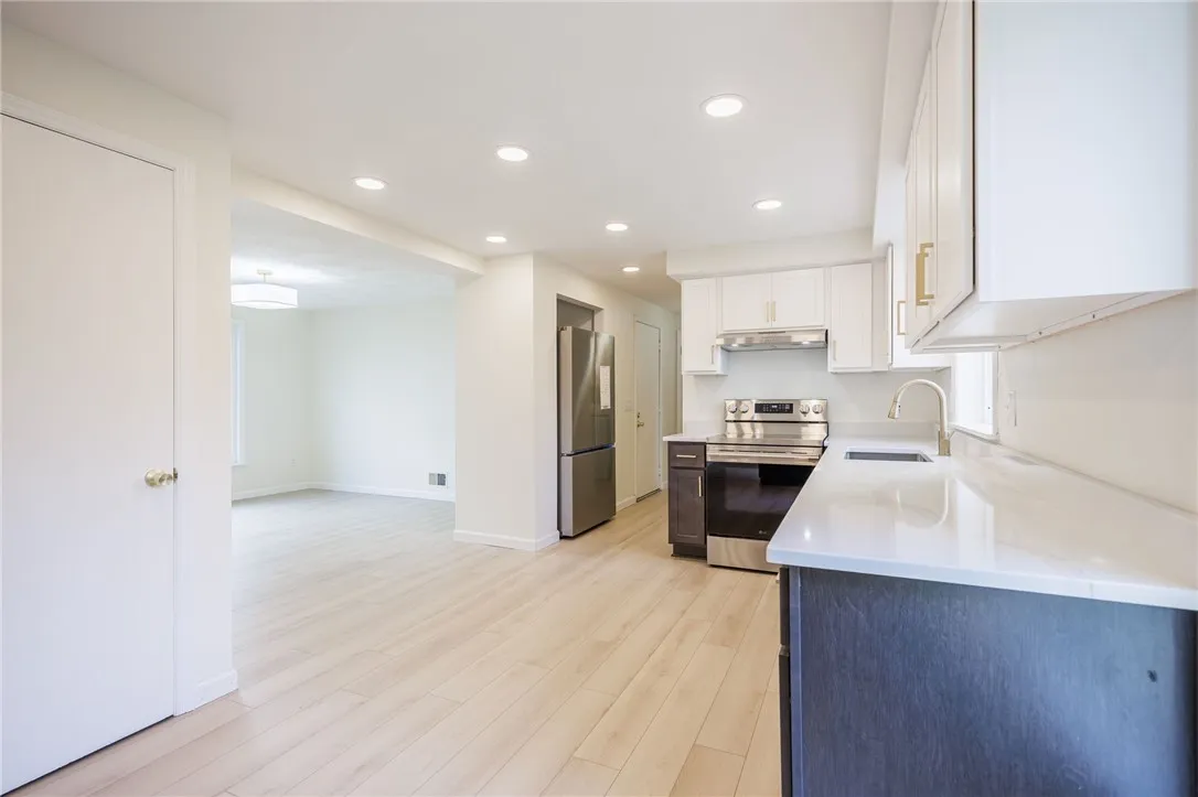 351 Monroe Wayne County Line Road, Perinton, New Y, Perinton, New York 14502, 4 Bedrooms Bedrooms, 8 Rooms Rooms,2 BathroomsBathrooms,Residential,For Sale,351 Monroe Wayne County Line Road, Perinton, New Y,0,R1650147