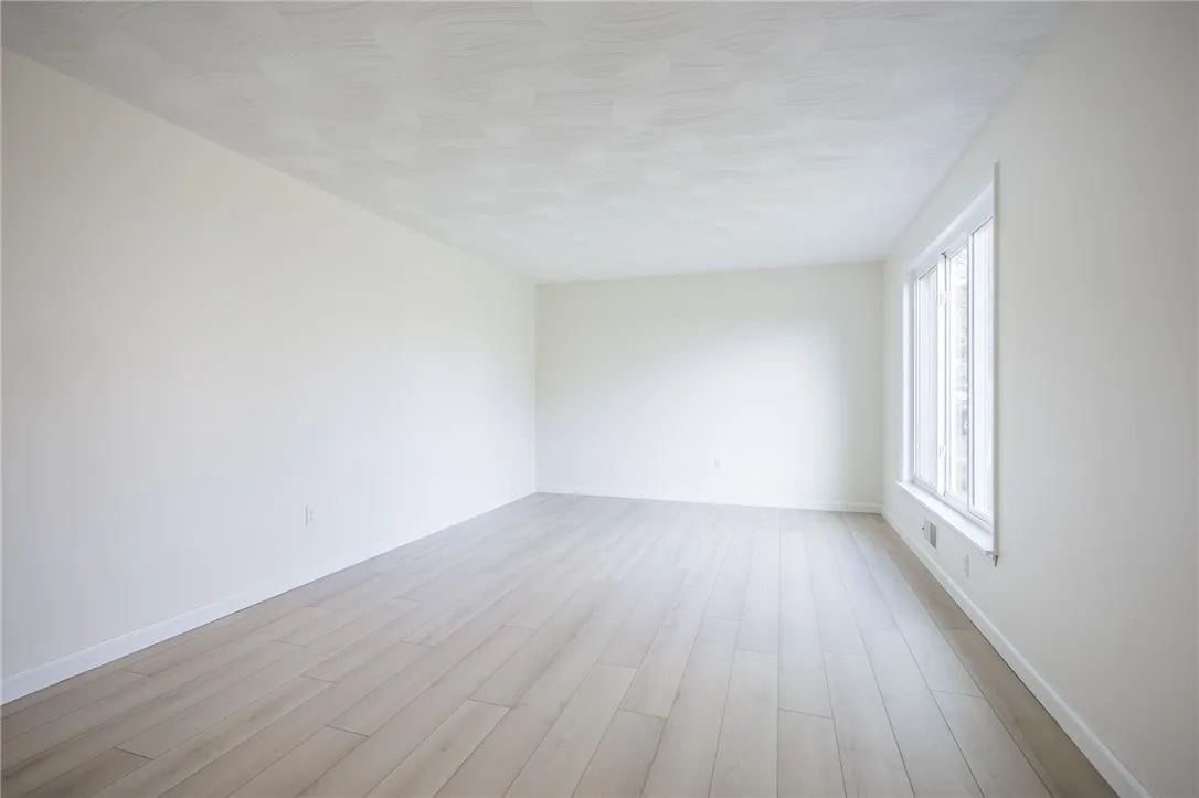 351 Monroe Wayne County Line Road, Perinton, New Y, Perinton, New York 14502, 4 Bedrooms Bedrooms, 8 Rooms Rooms,2 BathroomsBathrooms,Residential,For Sale,351 Monroe Wayne County Line Road, Perinton, New Y,0,R1650147