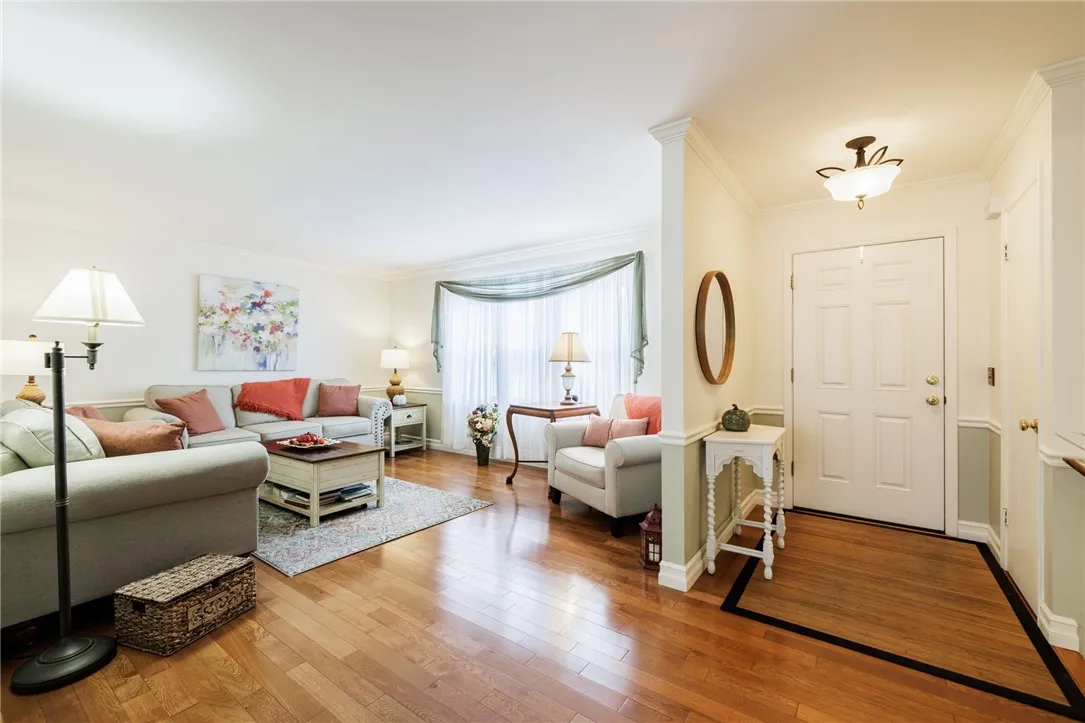 55 Wincanton Drive, Perinton, New York 14450, Perinton, New York 14450, 4 Bedrooms Bedrooms, 9 Rooms Rooms,2 BathroomsBathrooms,Residential,For Sale,55 Wincanton Drive, Perinton, New York 14450,0,R1650043