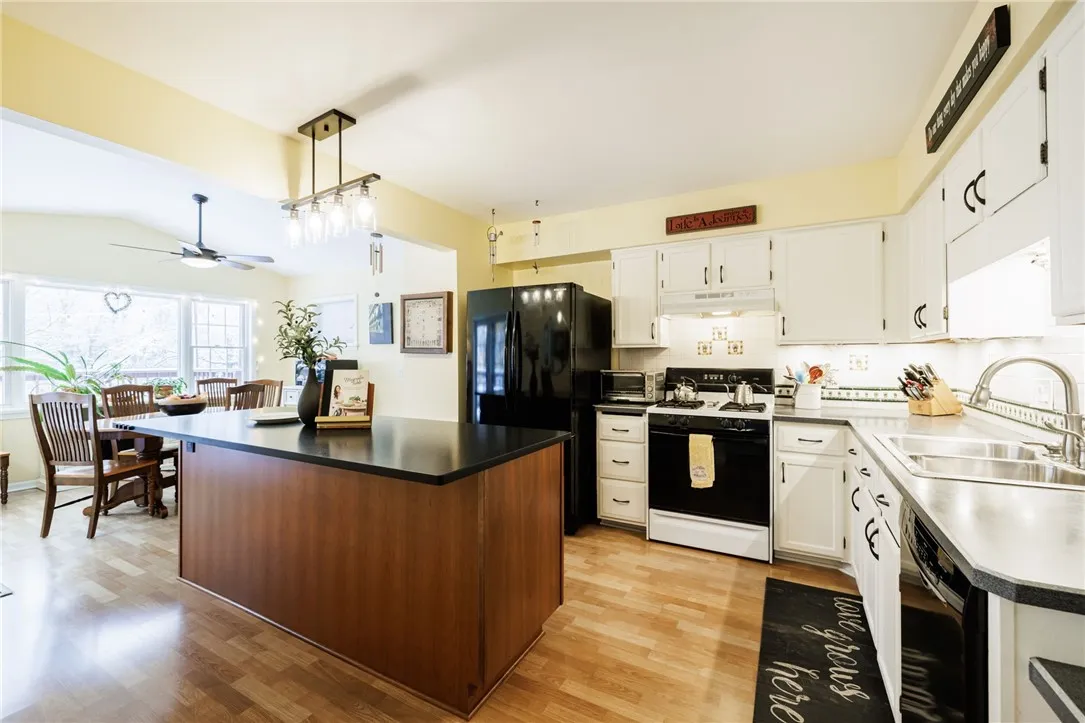 55 Wincanton Drive, Perinton, New York 14450, Perinton, New York 14450, 4 Bedrooms Bedrooms, 9 Rooms Rooms,2 BathroomsBathrooms,Residential,For Sale,55 Wincanton Drive, Perinton, New York 14450,0,R1650043