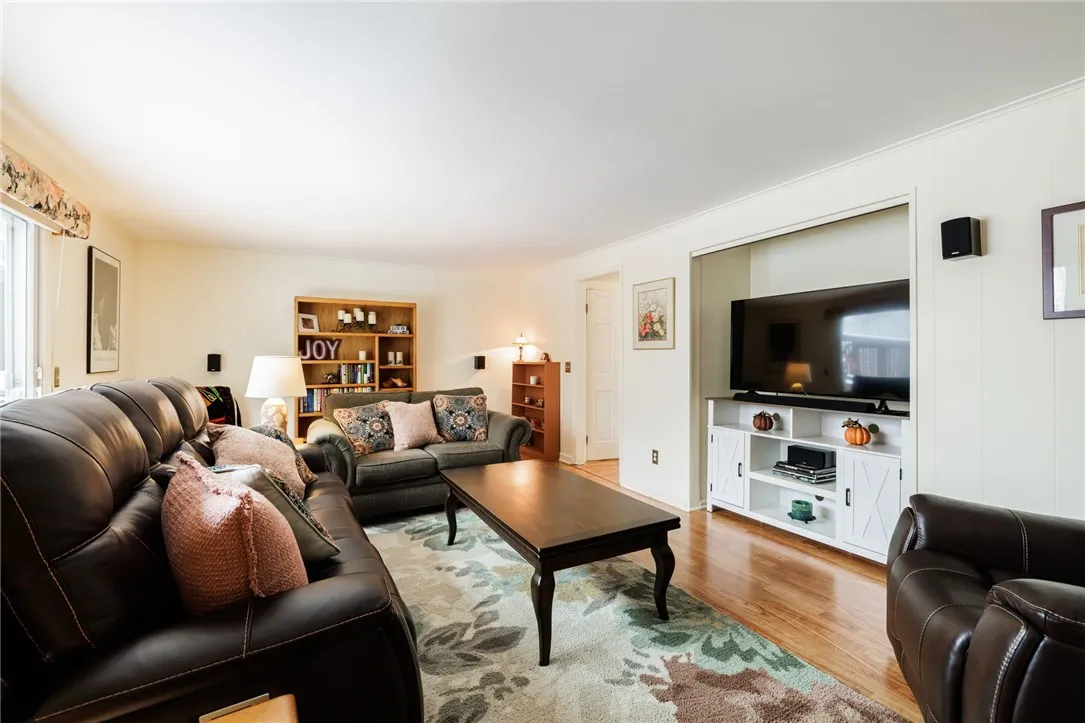 55 Wincanton Drive, Perinton, New York 14450, Perinton, New York 14450, 4 Bedrooms Bedrooms, 9 Rooms Rooms,2 BathroomsBathrooms,Residential,For Sale,55 Wincanton Drive, Perinton, New York 14450,0,R1650043