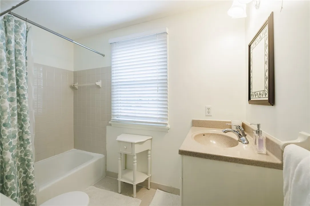 55 Wincanton Drive, Perinton, New York 14450, Perinton, New York 14450, 4 Bedrooms Bedrooms, 9 Rooms Rooms,2 BathroomsBathrooms,Residential,For Sale,55 Wincanton Drive, Perinton, New York 14450,0,R1650043