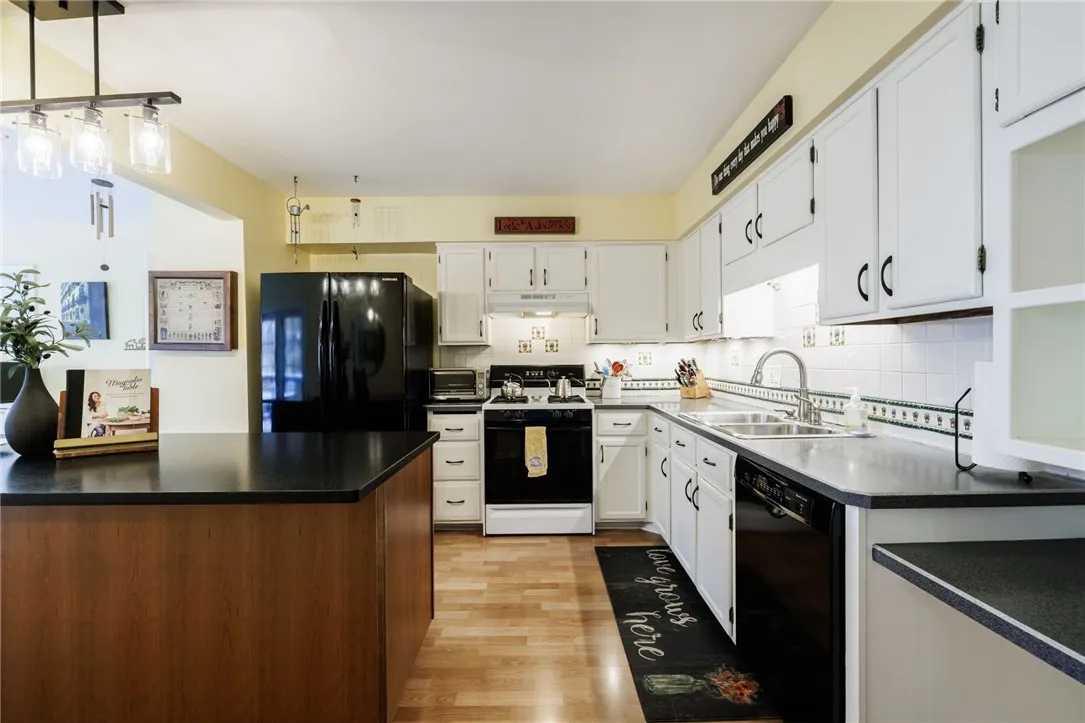 55 Wincanton Drive, Perinton, New York 14450, Perinton, New York 14450, 4 Bedrooms Bedrooms, 9 Rooms Rooms,2 BathroomsBathrooms,Residential,For Sale,55 Wincanton Drive, Perinton, New York 14450,0,R1650043