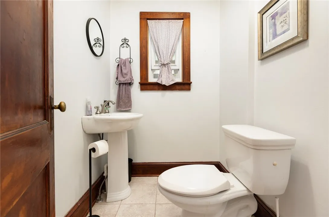 4430 Saint Paul Boulevard, Irondequoit, New York 1, Irondequoit, New York 14617, 5 Bedrooms Bedrooms, 9 Rooms Rooms,2 BathroomsBathrooms,Residential,For Sale,4430 Saint Paul Boulevard, Irondequoit, New York 1,0,R1649727