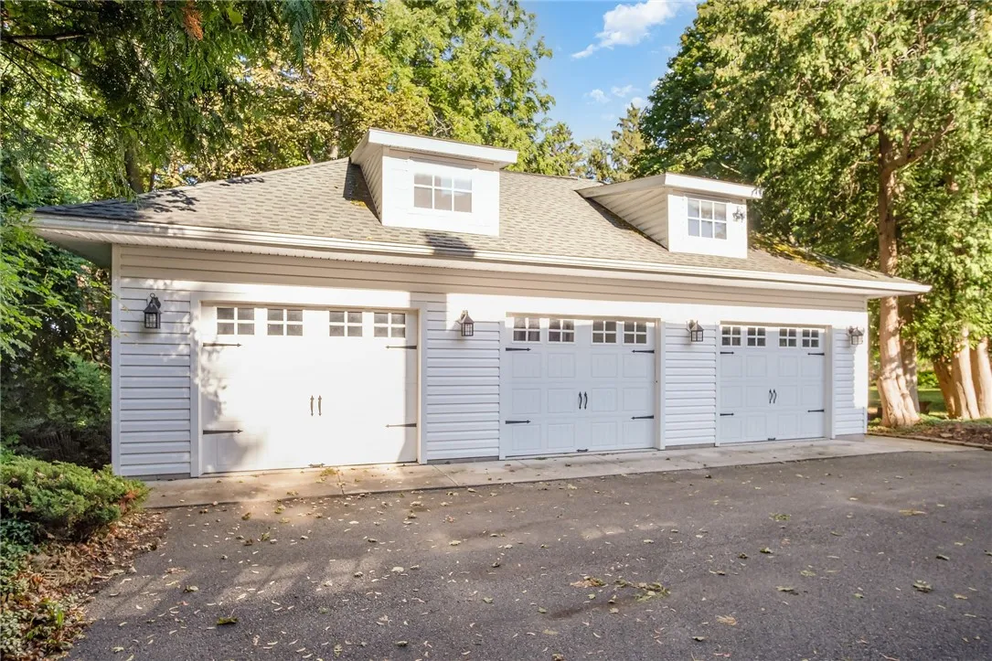 4430 Saint Paul Boulevard, Irondequoit, New York 1, Irondequoit, New York 14617, 5 Bedrooms Bedrooms, 9 Rooms Rooms,2 BathroomsBathrooms,Residential,For Sale,4430 Saint Paul Boulevard, Irondequoit, New York 1,0,R1649727