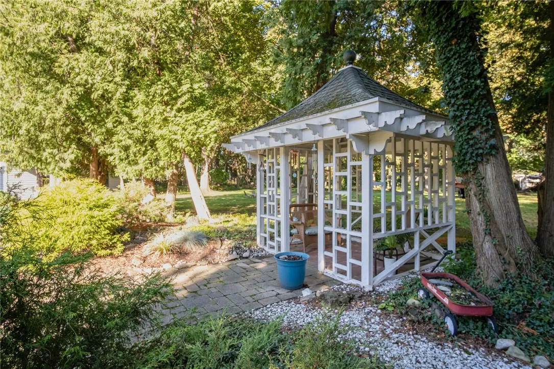 4430 Saint Paul Boulevard, Irondequoit, New York 1, Irondequoit, New York 14617, 5 Bedrooms Bedrooms, 9 Rooms Rooms,2 BathroomsBathrooms,Residential,For Sale,4430 Saint Paul Boulevard, Irondequoit, New York 1,0,R1649727