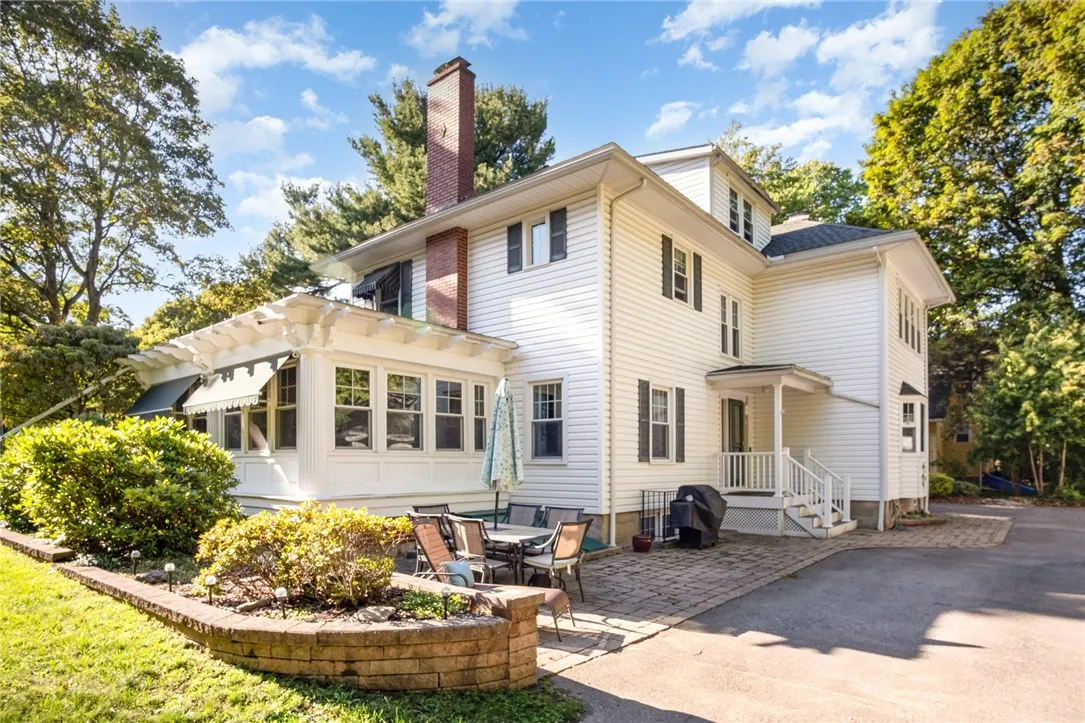 4430 Saint Paul Boulevard, Irondequoit, New York 1, Irondequoit, New York 14617, 5 Bedrooms Bedrooms, 9 Rooms Rooms,2 BathroomsBathrooms,Residential,For Sale,4430 Saint Paul Boulevard, Irondequoit, New York 1,0,R1649727