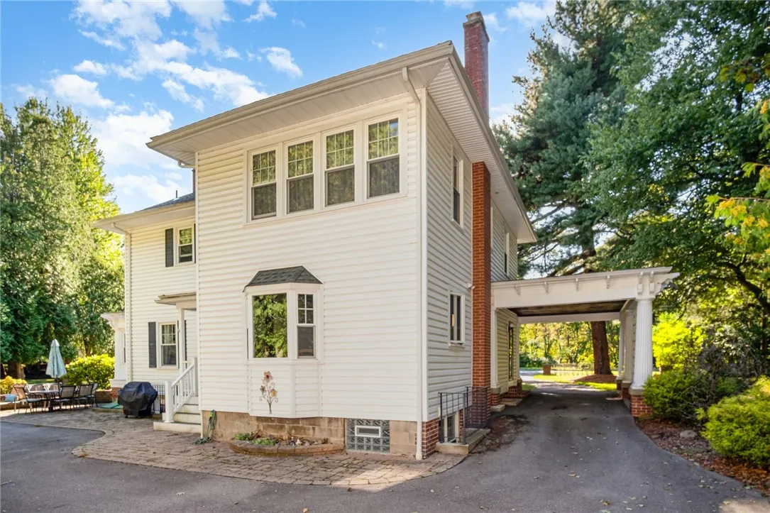 4430 Saint Paul Boulevard, Irondequoit, New York 1, Irondequoit, New York 14617, 5 Bedrooms Bedrooms, 9 Rooms Rooms,2 BathroomsBathrooms,Residential,For Sale,4430 Saint Paul Boulevard, Irondequoit, New York 1,0,R1649727