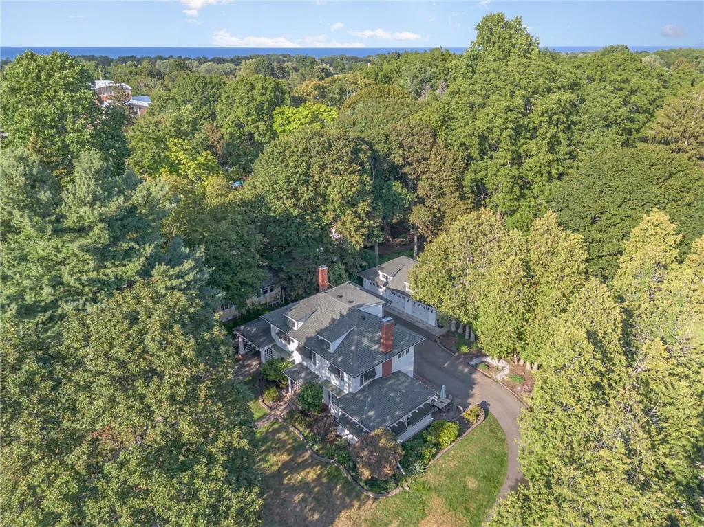 4430 Saint Paul Boulevard, Irondequoit, New York 1, Irondequoit, New York 14617, 5 Bedrooms Bedrooms, 9 Rooms Rooms,2 BathroomsBathrooms,Residential,For Sale,4430 Saint Paul Boulevard, Irondequoit, New York 1,0,R1649727