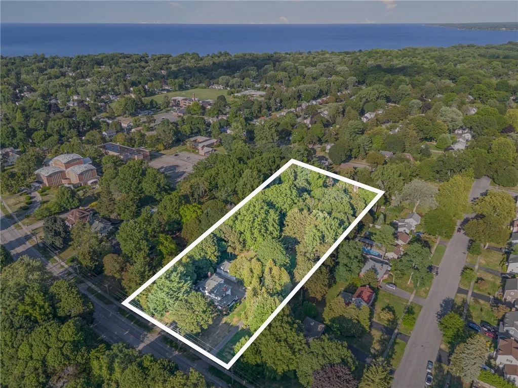 4430 Saint Paul Boulevard, Irondequoit, New York 1, Irondequoit, New York 14617, 5 Bedrooms Bedrooms, 9 Rooms Rooms,2 BathroomsBathrooms,Residential,For Sale,4430 Saint Paul Boulevard, Irondequoit, New York 1,0,R1649727