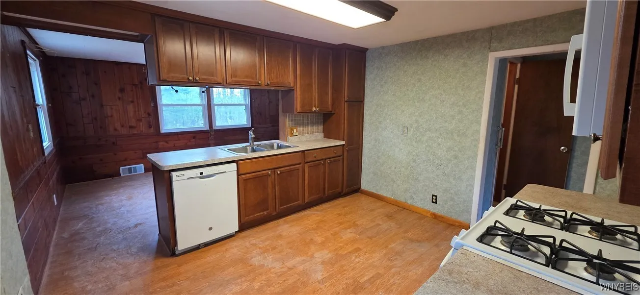 2920 Angle Road, Orchard Park, New York 14127, Orchard Park, New York 14127, 3 Bedrooms Bedrooms, 6 Rooms Rooms,1 BathroomBathrooms,Residential,For Sale,2920 Angle Road, Orchard Park, New York 14127,0,B1649470