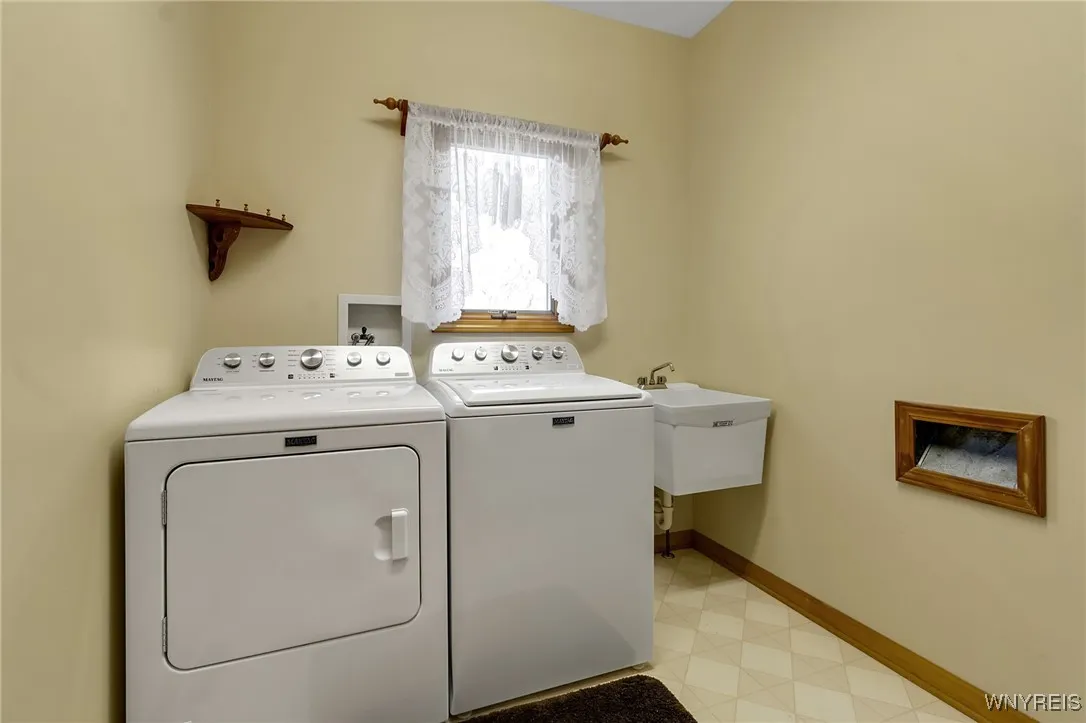 9420 Wehrle Drive, Clarence, New York 14031, Clarence, New York 14031, 3 Bedrooms Bedrooms, 8 Rooms Rooms,2 BathroomsBathrooms,Residential,For Sale,9420 Wehrle Drive, Clarence, New York 14031,0,B1650175