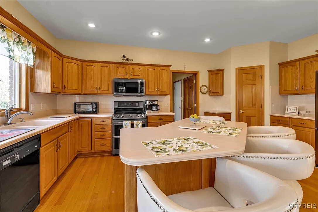 9420 Wehrle Drive, Clarence, New York 14031, Clarence, New York 14031, 3 Bedrooms Bedrooms, 8 Rooms Rooms,2 BathroomsBathrooms,Residential,For Sale,9420 Wehrle Drive, Clarence, New York 14031,0,B1650175