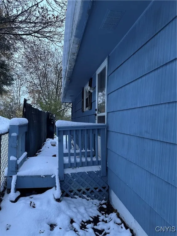 126 Delong Avenue, Syracuse, New York 13208, Syracuse, New York 13208, 2 Bedrooms Bedrooms, 4 Rooms Rooms,1 BathroomBathrooms,Residential,For Sale,126 Delong Avenue, Syracuse, New York 13208,0,S1649784