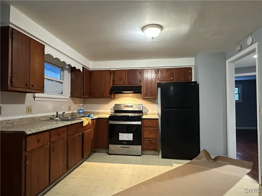 126 Delong Avenue, Syracuse, New York 13208, Syracuse, New York 13208, 2 Bedrooms Bedrooms, 4 Rooms Rooms,1 BathroomBathrooms,Residential,For Sale,126 Delong Avenue, Syracuse, New York 13208,0,S1649784
