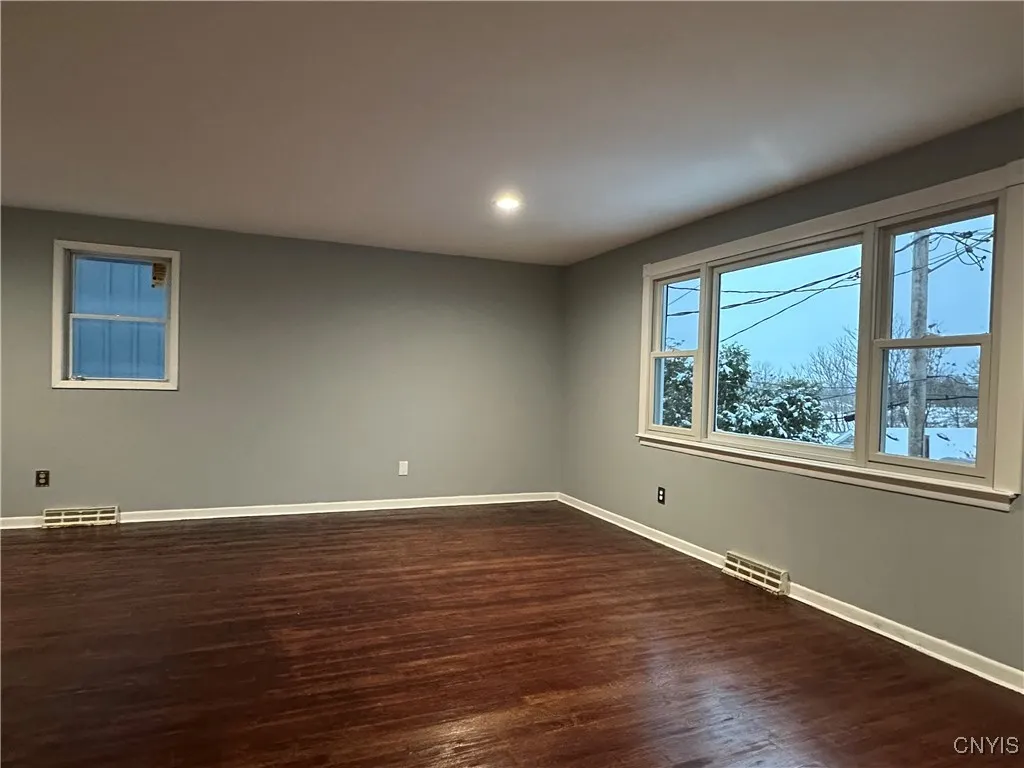 126 Delong Avenue, Syracuse, New York 13208, Syracuse, New York 13208, 2 Bedrooms Bedrooms, 4 Rooms Rooms,1 BathroomBathrooms,Residential,For Sale,126 Delong Avenue, Syracuse, New York 13208,0,S1649784