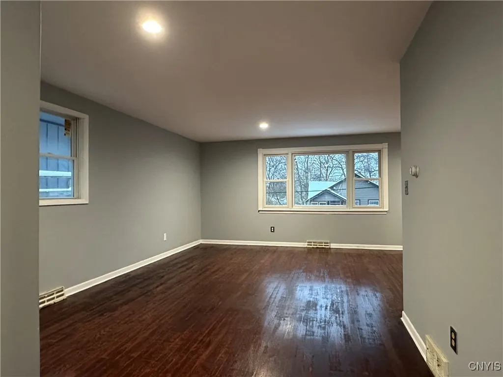 126 Delong Avenue, Syracuse, New York 13208, Syracuse, New York 13208, 2 Bedrooms Bedrooms, 4 Rooms Rooms,1 BathroomBathrooms,Residential,For Sale,126 Delong Avenue, Syracuse, New York 13208,0,S1649784