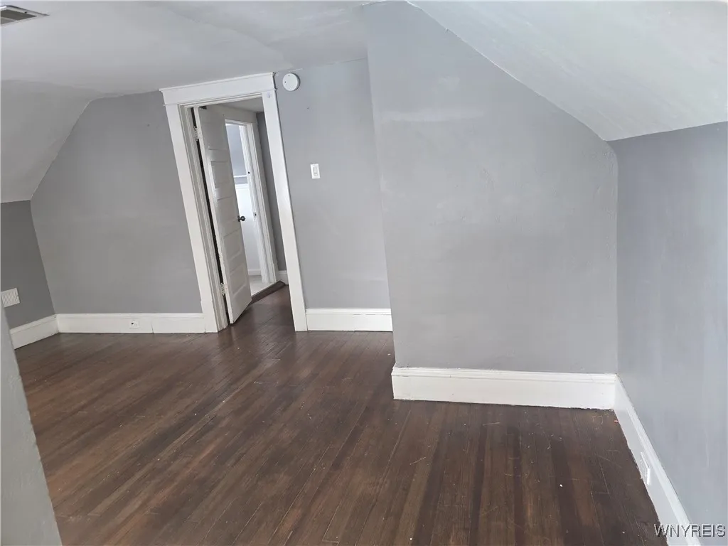 37 Minnesota Avenue 3, Buffalo, New York 14214, Buffalo, New York 14214, 3 Bedrooms Bedrooms, 5 Rooms Rooms,1 BathroomBathrooms,Residential Lease,For Rent,37 Minnesota Avenue 3, Buffalo, New York 14214,0,B1650205