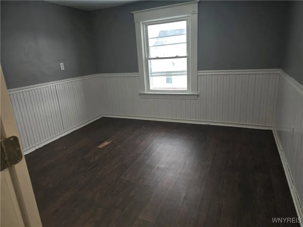 37 Minnesota Avenue 3, Buffalo, New York 14214, Buffalo, New York 14214, 3 Bedrooms Bedrooms, 5 Rooms Rooms,1 BathroomBathrooms,Residential Lease,For Rent,37 Minnesota Avenue 3, Buffalo, New York 14214,0,B1650205