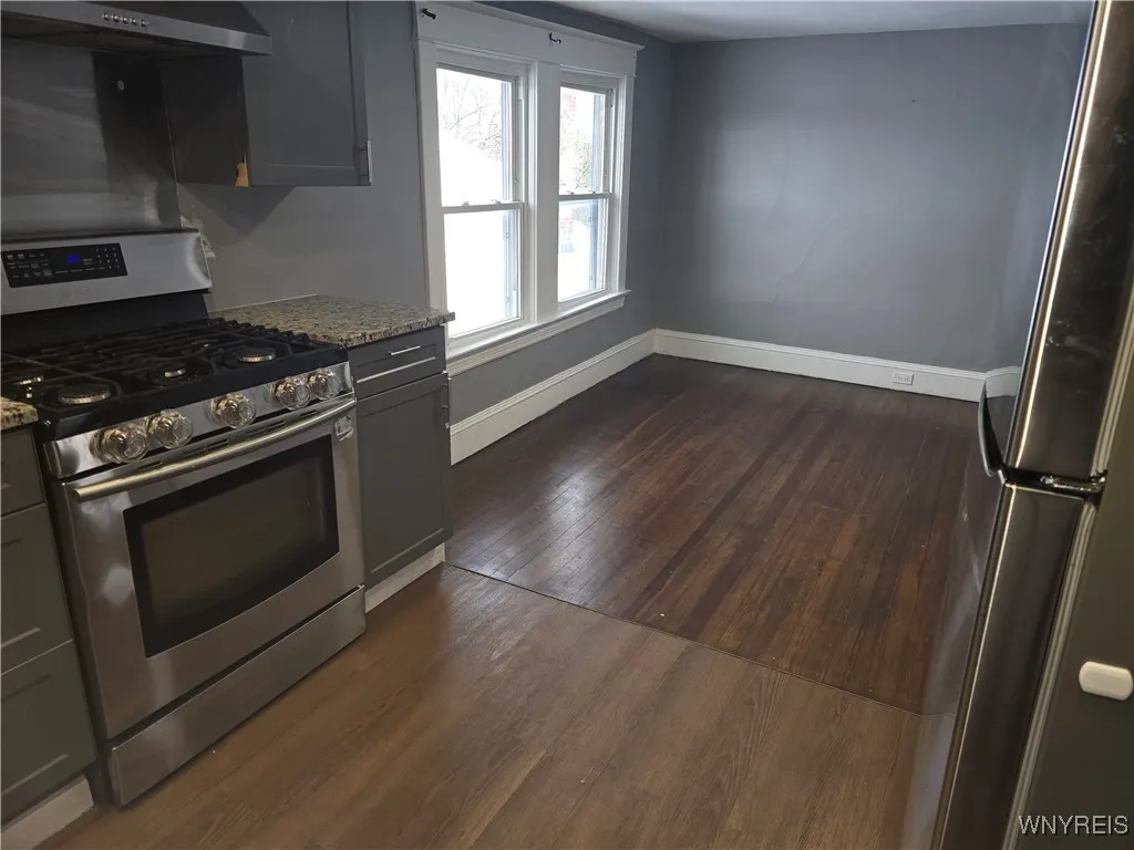 37 Minnesota Avenue 3, Buffalo, New York 14214, Buffalo, New York 14214, 3 Bedrooms Bedrooms, 5 Rooms Rooms,1 BathroomBathrooms,Residential Lease,For Rent,37 Minnesota Avenue 3, Buffalo, New York 14214,0,B1650205