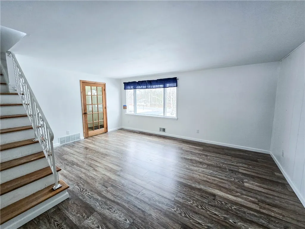 512 Bromley Road, Riga, New York 14428, Riga, New York 14428, 3 Bedrooms Bedrooms, 5 Rooms Rooms,1 BathroomBathrooms,Residential Lease,For Rent,512 Bromley Road, Riga, New York 14428,0,R1649476