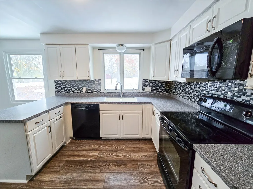 512 Bromley Road, Riga, New York 14428, Riga, New York 14428, 3 Bedrooms Bedrooms, 5 Rooms Rooms,1 BathroomBathrooms,Residential Lease,For Rent,512 Bromley Road, Riga, New York 14428,0,R1649476