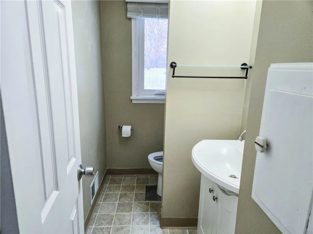 512 Bromley Road, Riga, New York 14428, Riga, New York 14428, 3 Bedrooms Bedrooms, 5 Rooms Rooms,1 BathroomBathrooms,Residential Lease,For Rent,512 Bromley Road, Riga, New York 14428,0,R1649476