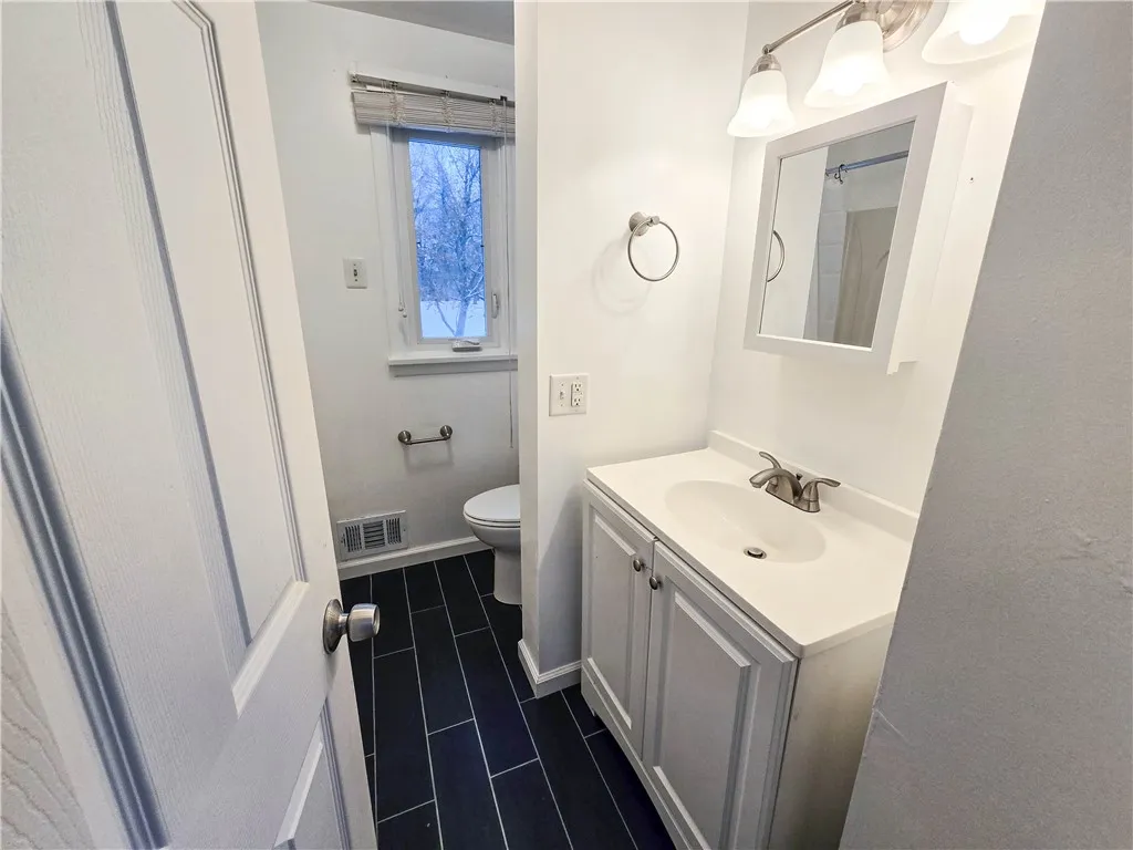 512 Bromley Road, Riga, New York 14428, Riga, New York 14428, 3 Bedrooms Bedrooms, 5 Rooms Rooms,1 BathroomBathrooms,Residential Lease,For Rent,512 Bromley Road, Riga, New York 14428,0,R1649476